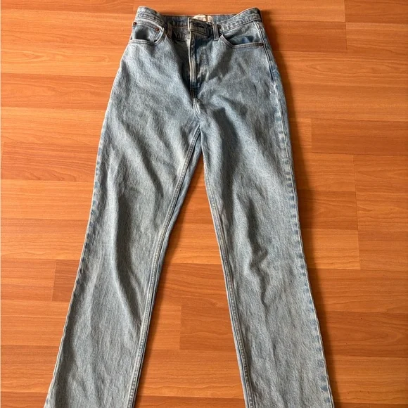 Abercrombie Ultra High Rise 90s Straight Jean - Picture 2 of 5